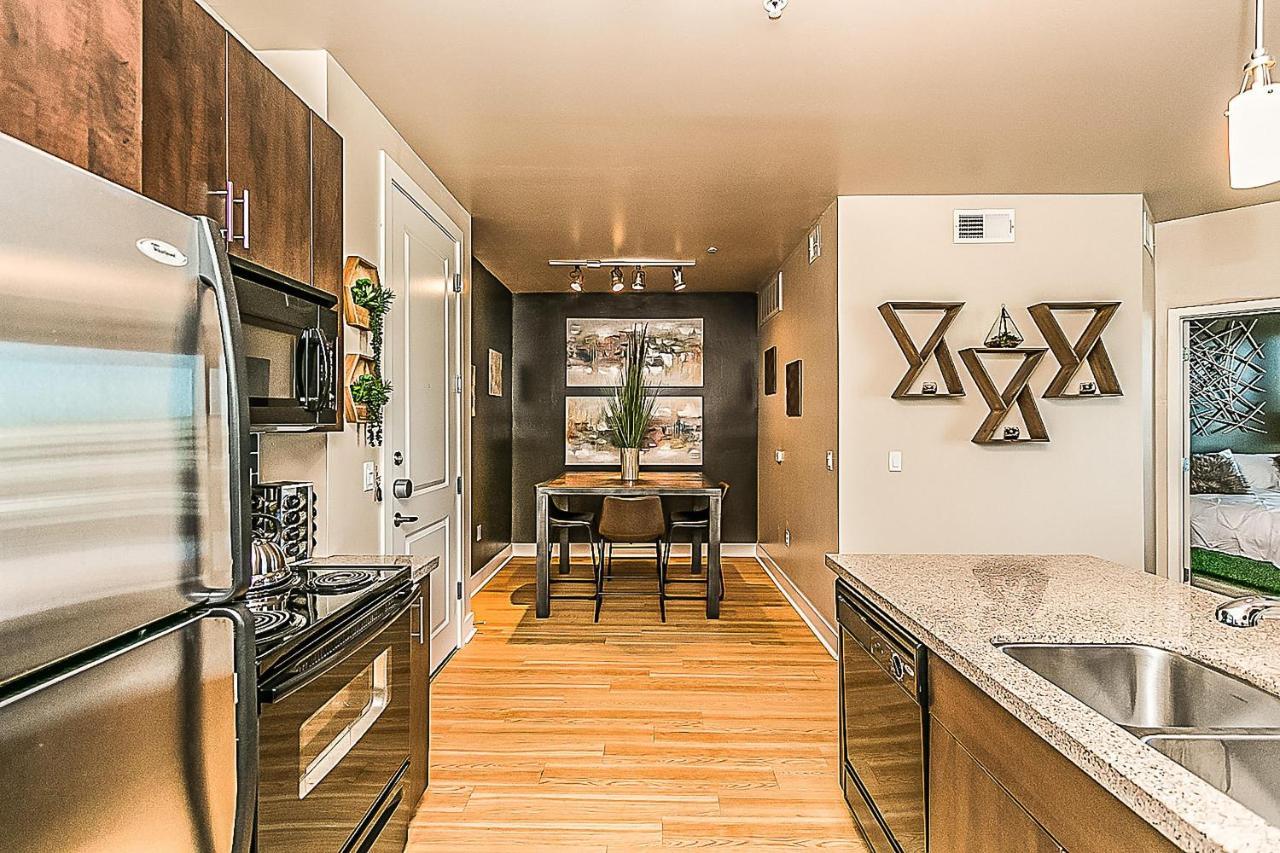 Villa Shopping & Dining 1 Mile - 24 Hour Pool With Parking - 4036 Phoenix Exterior foto