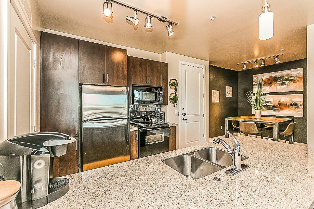 Villa Shopping & Dining 1 Mile - 24 Hour Pool With Parking - 4036 Phoenix Exterior foto